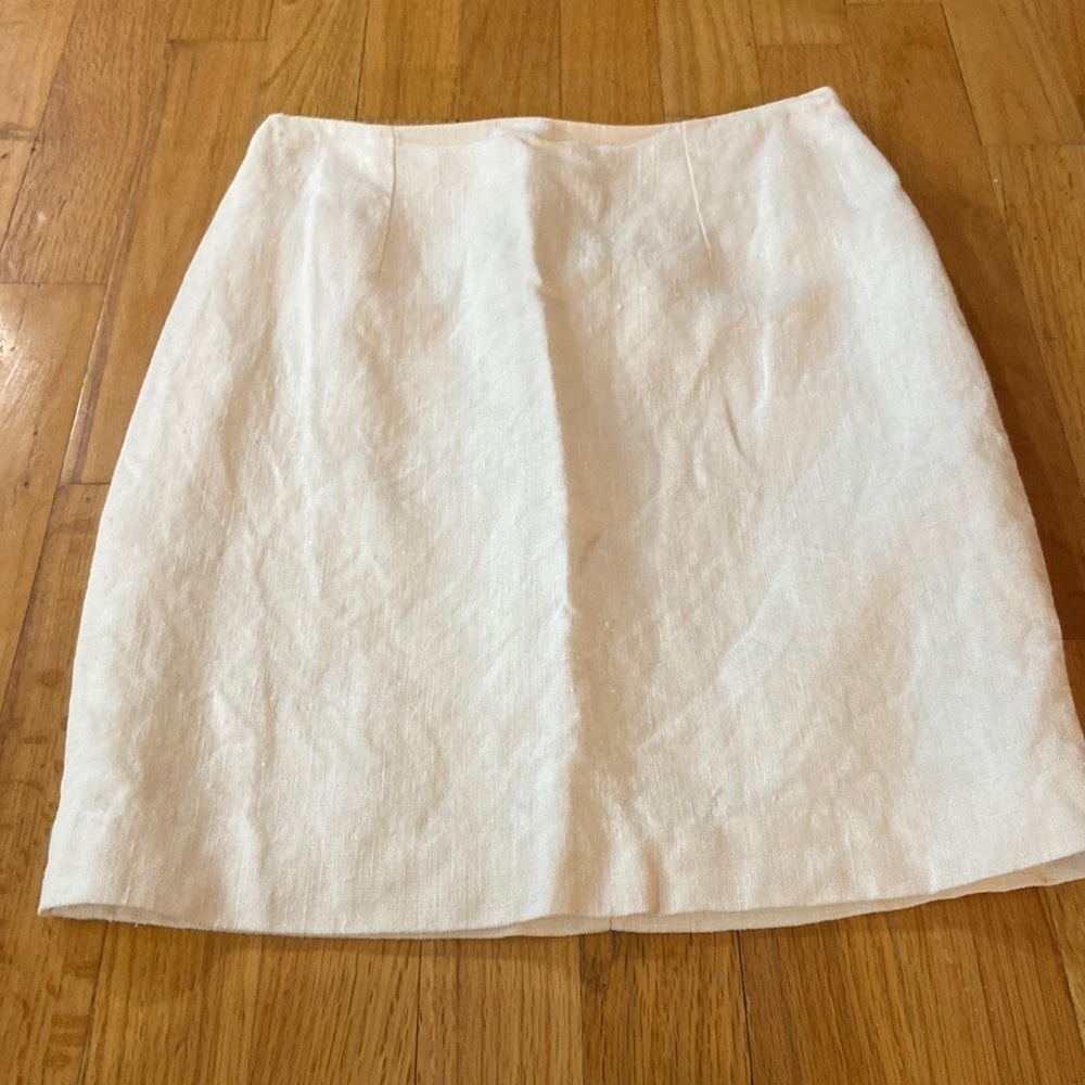 Women’s CW skirt. White. Size 4